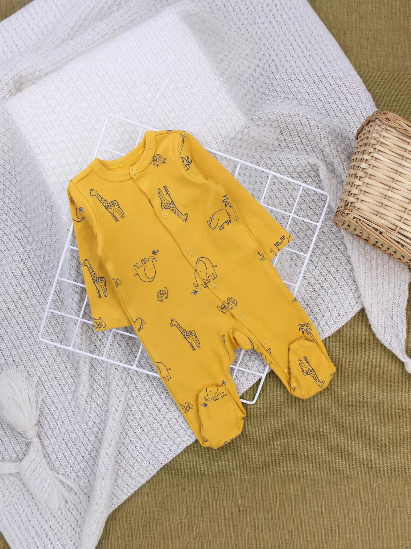 Bebé de manga larga camiseta de primavera recién nacido camiseta de caballo, ropa de bebé de cuatro estaciones pijamas