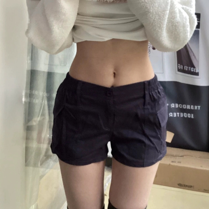 American retro vibe low-waist pocket cargo shorts for women, versatile sports and fitness pants, casual wide-leg shorts, trendy hot pants American retro vibe low-waist pocket cargo shorts for women, versatile sports and fitness pants, casual wide-leg shorts, trendy hot pants
