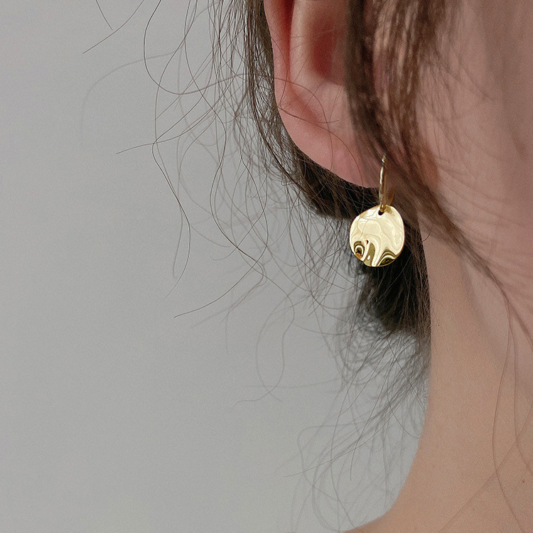 S925 plata esterlina irregular pendientes de disco para mujeres coreanas compactas convexas y suaves de la niña corazón estereoscópico de textura perfiles