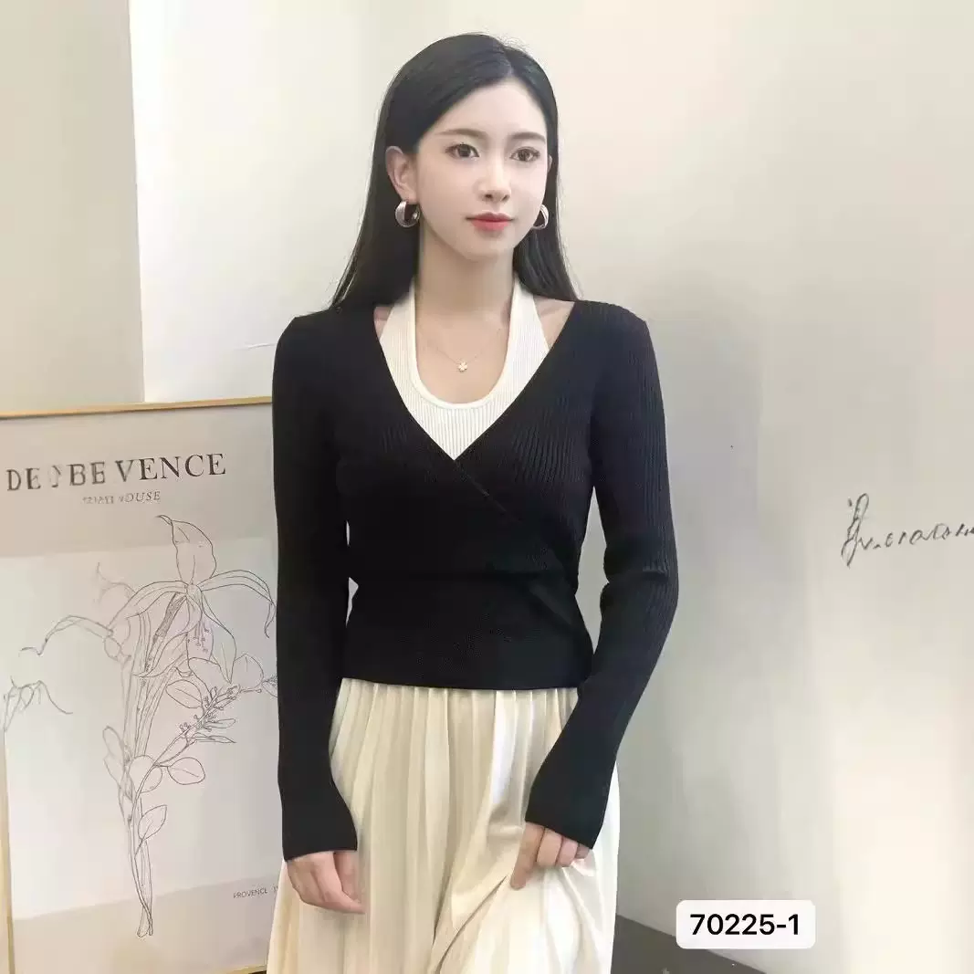假两件镂空挂脖长袖针织衫女秋季甜辣妹性感修身显瘦百搭短款上衣
