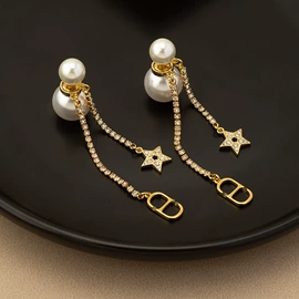 项链;耳环;手链