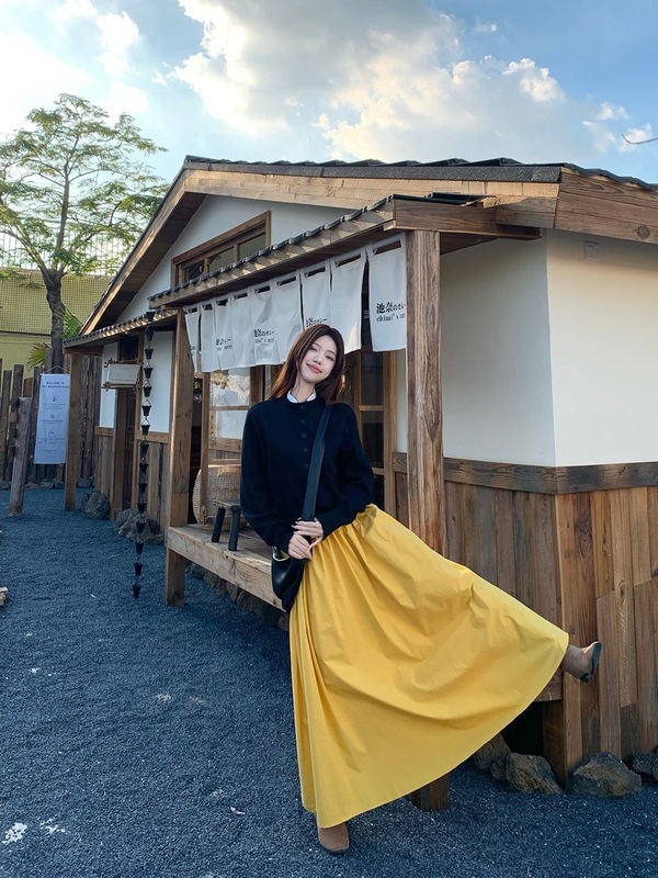 辣妹风黑色设计感针织开衫黄色高腰A字裙伞裙女2025秋季新款套装|undefined
