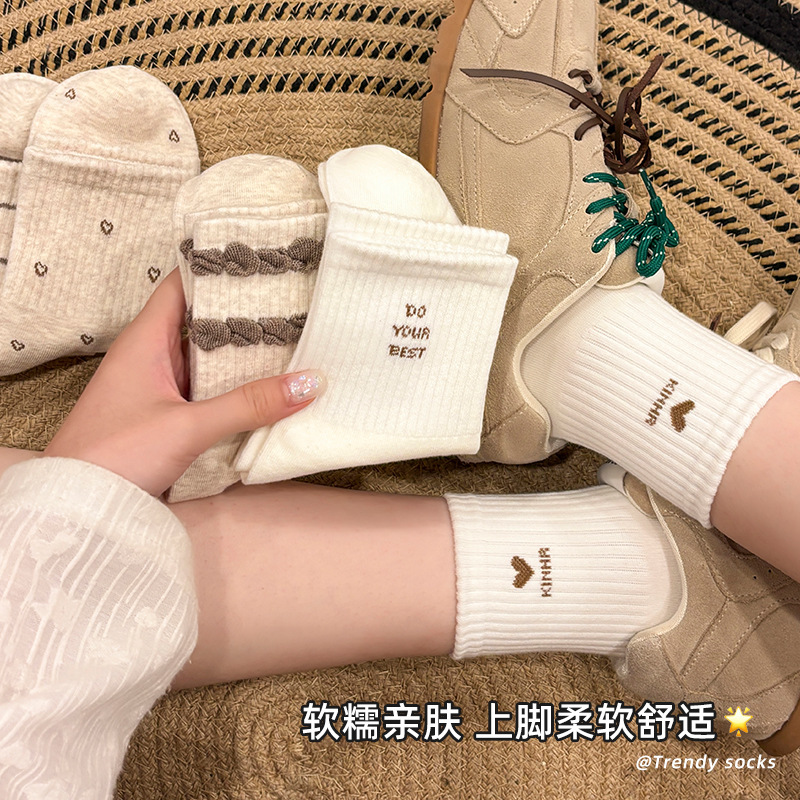 Autumn women's student sweet college style ins trendy socks, cream-colored white socks, versatile JK mid-tube cotton socks wholesale Autumn women's student sweet college style ins trendy socks, cream-colored white socks, versatile JK mid-tube cotton socks wholesale