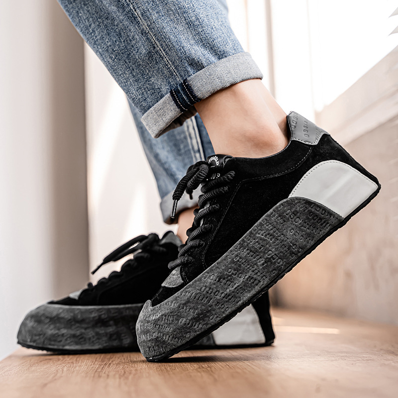 Zapatos de hombre 2025 primavera y otoño nuevo estilo zapatillas de terciopelo anti-cuero tendencia de hombre moda versátil con cordones zapatos deportivos casuales bajos