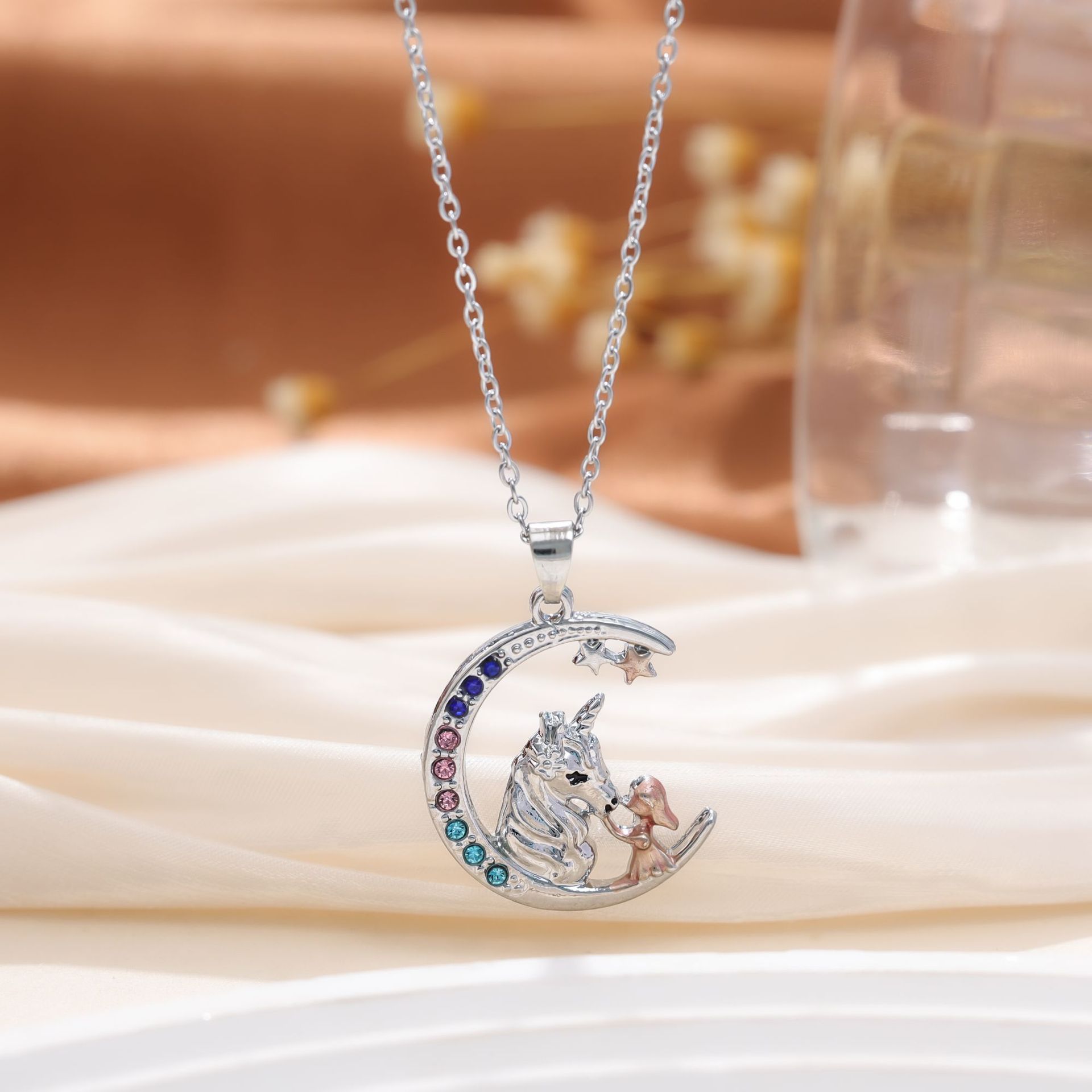 Venta caliente transfronteriza europea y americana colgante de amor de diamantes coloridos en forma de corazón collar de mujer collar de unicornio regalo del día de la madre