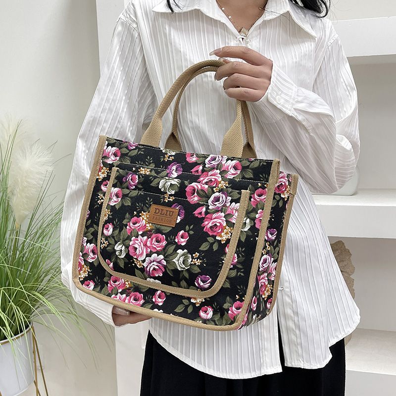 The new thickened canvas handbag is suitable for carrying out by hand. It features an aluminum foil insulation layer and comes with a lunch box and lunch box undefined