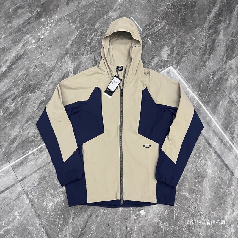 High-Quality Oak Hooded Comfortable Softshell Windproof and Water-Resistant Men's Outdoor Jacket