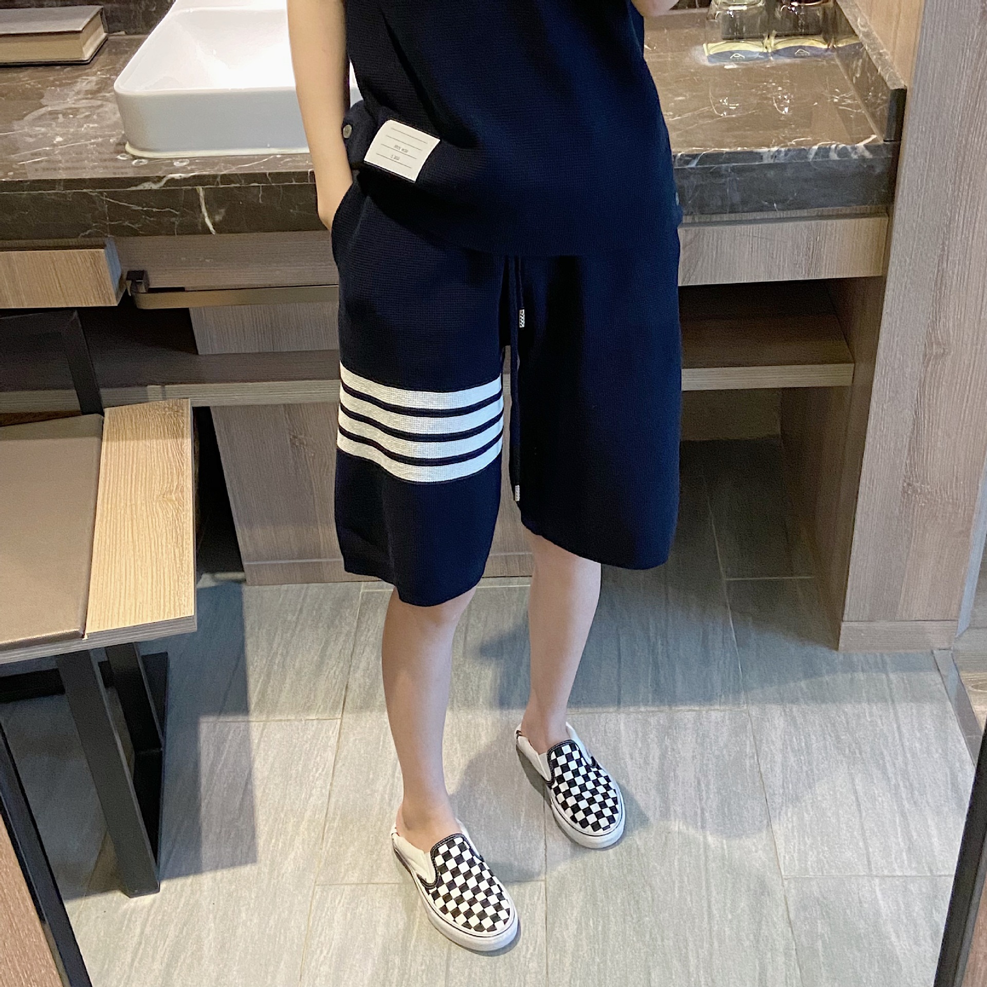 네이비 블루 팬츠