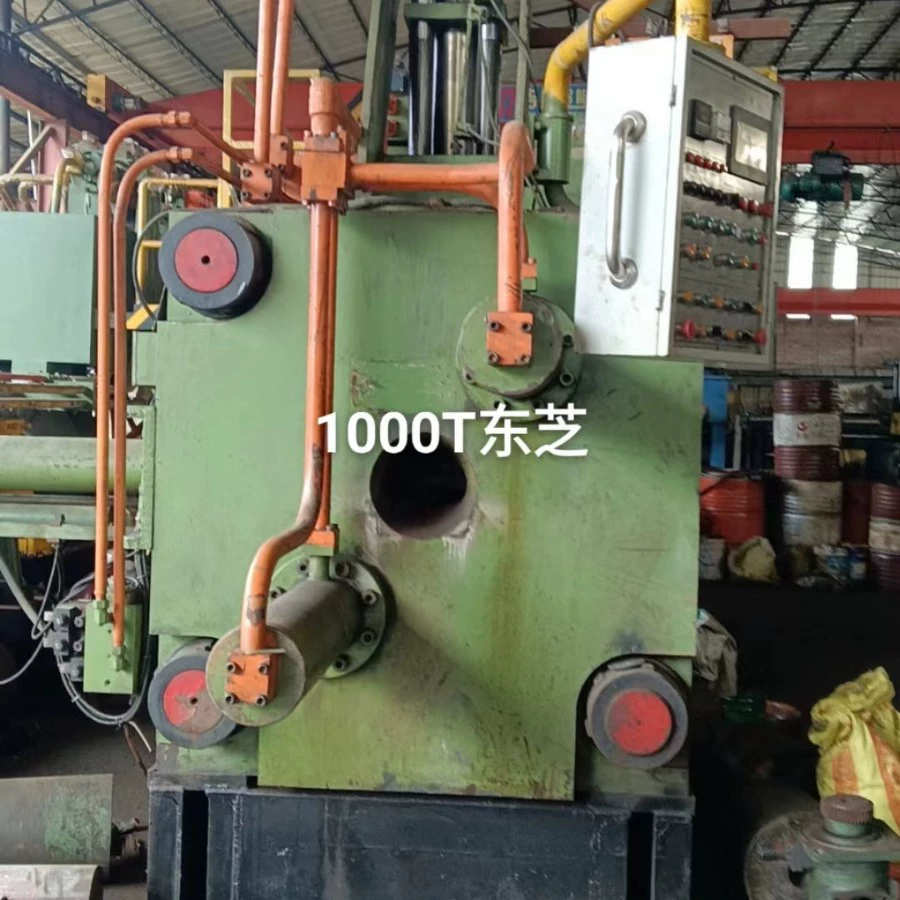 Б/у экструдер Toshiba 1000T (левый экструдер для мобильных телефонов, использующий алюминиевый профиль, машина для формовки алюминиевого профиля)