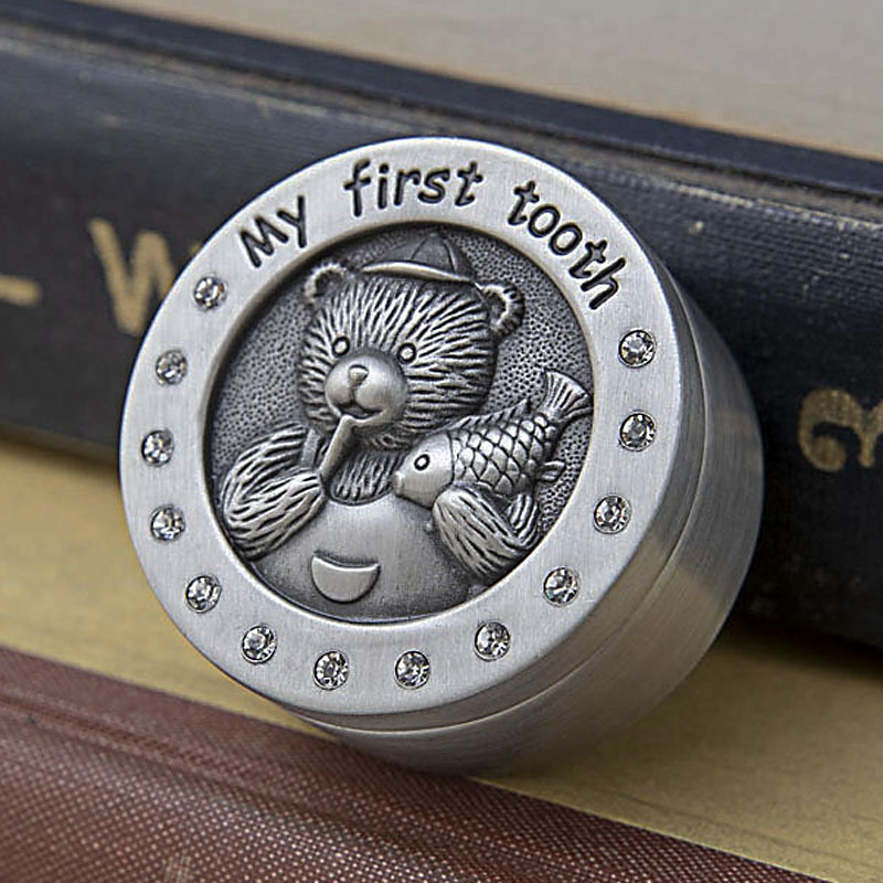 Caja de pezón de bebé masculino y femenino de estilo europeo única caja conmemorativa caja de almacenamiento de colección de dientes de pelo fetal de bebé de metal