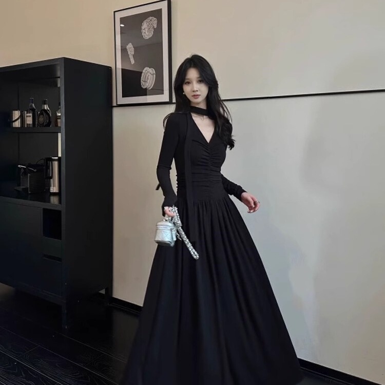 Hot Girl V-Neck Ribbon Long-Sleeved Knitted Dress Women's Autum Pleated Slim Long Skirt Design Waist A-Line Skirt