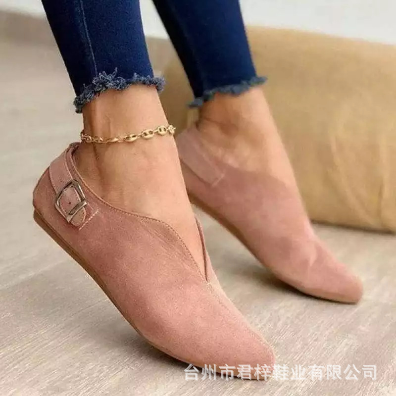 外贸大码鞋2021春秋新款单鞋尖头皮带扣平底休闲鞋跨境女士单鞋