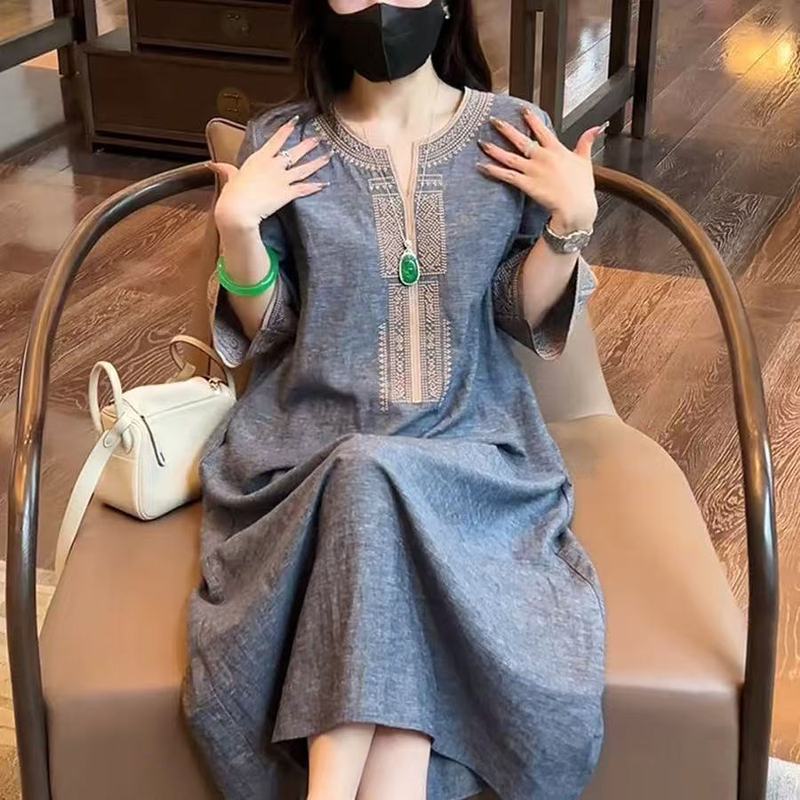 新しい中国風の刺繍 V ネックドレス女性のための 2025 夏の新しいルーズスリムカジュアル気質ロングスカート|undefined