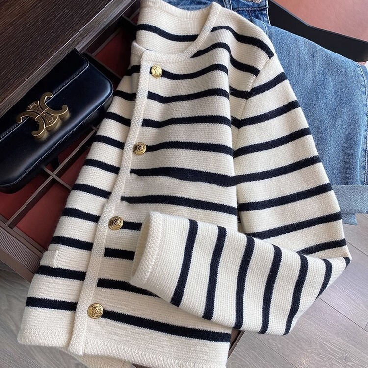 Red and White Contrast Striped Soft Knit Top for Women, 2026 Autumn New Sweet Youthful Short Sweater Cardigan