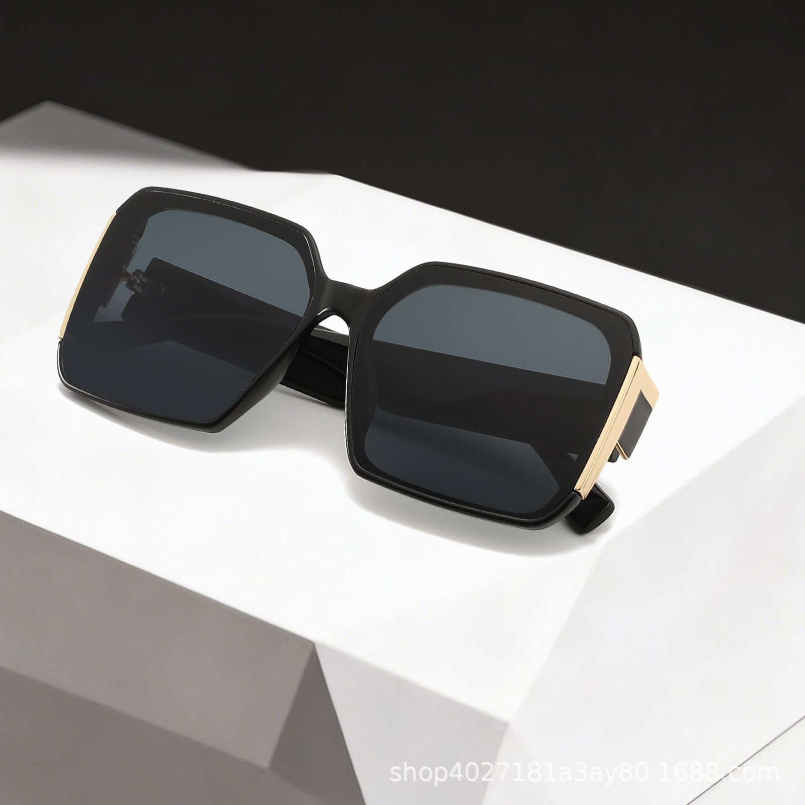Retro trend women's fashionable travel sunglasses