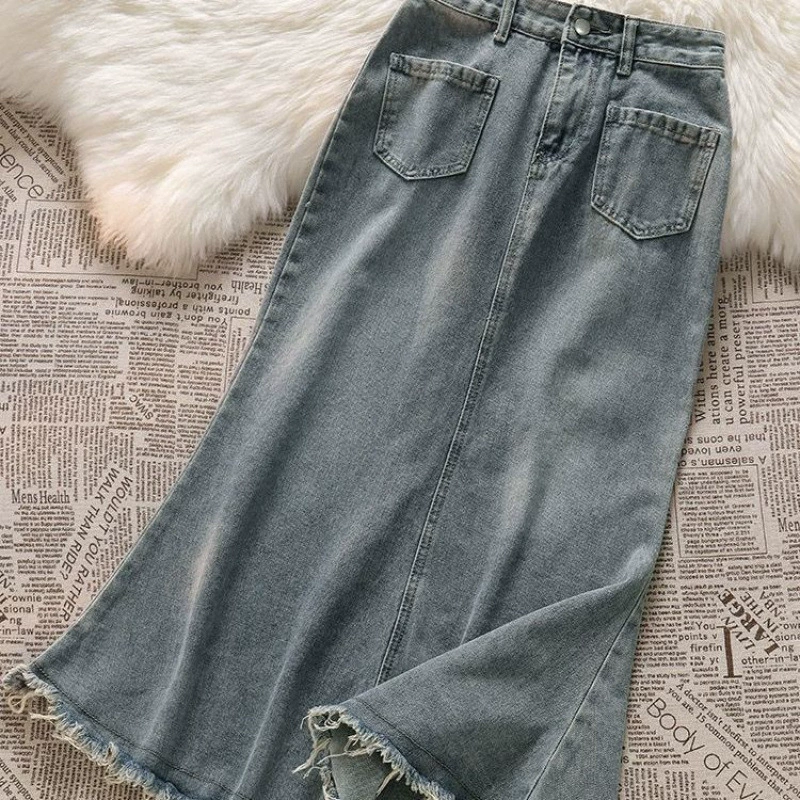 Милый комплект, пояс, топ с чашечками, майка, джинсовая юбка.