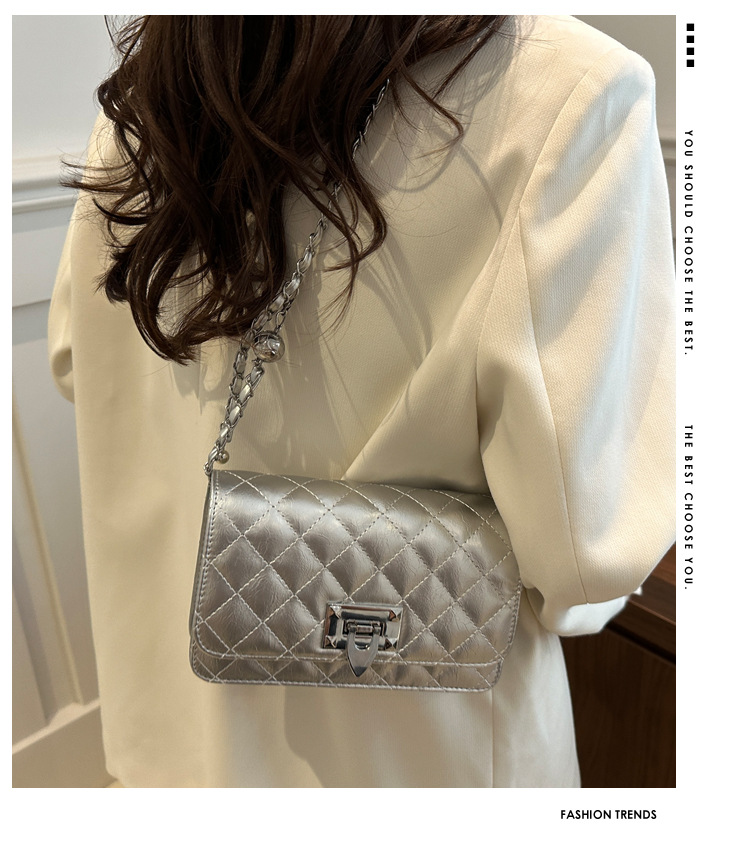 The diamond-patterned embroidered thread fashionable and elegant lock buckle elegant small bag for women's 2024 autumn new style versatile ins crossbody bag for women details Picture