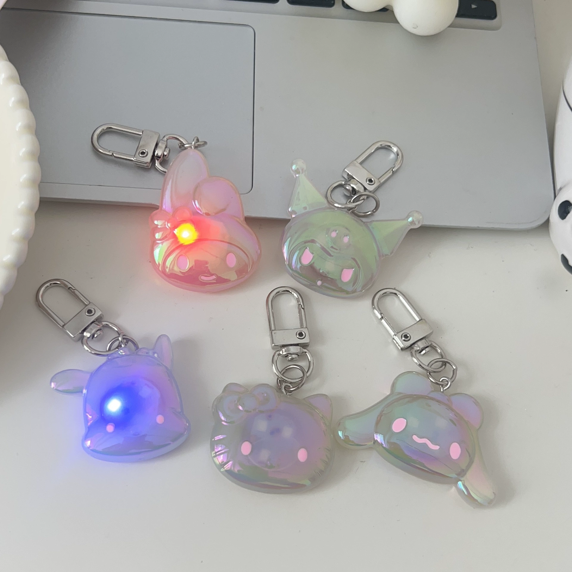 Брелок (Sanrio) мультяшный светящийся кулон, 6 × 4 × 1 см, подарок на день рождения