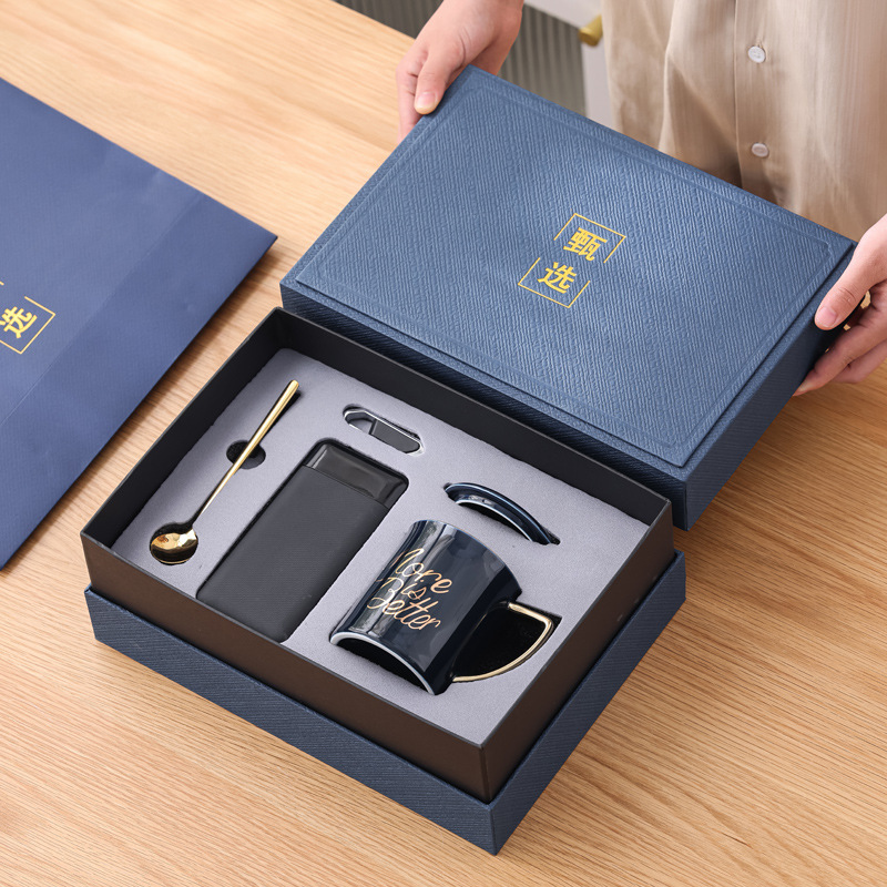 Copa de marca Regalo de negocios Regalo de la reunión anual de la compañía USB Charging Treasure regalo de mano LOGO tallado