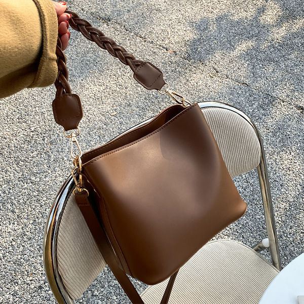 Trendy Retro Women's Shoulder Bag Small Versatile Crossbody Bag_voghion.com