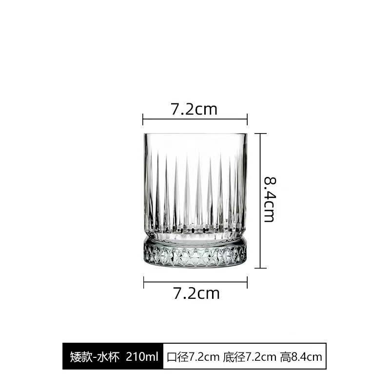 Pasha con copas de cóctel de vidrio creativas, copas de bar de bebidas especiales, copas de vino de alto valor, copas Martini