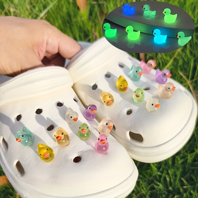 Cave shoes accessories shoe buckle simulation luminous three-dimensional duckling accessories detachable shoe flower decorative buckle cross-border wholesale
