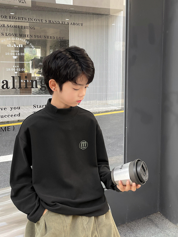 Camisa de terciopelo para niños Otoño e Invierno 2023 nuevos niños Camiseta de manga larga media cuello alto para niños medianos y grandes