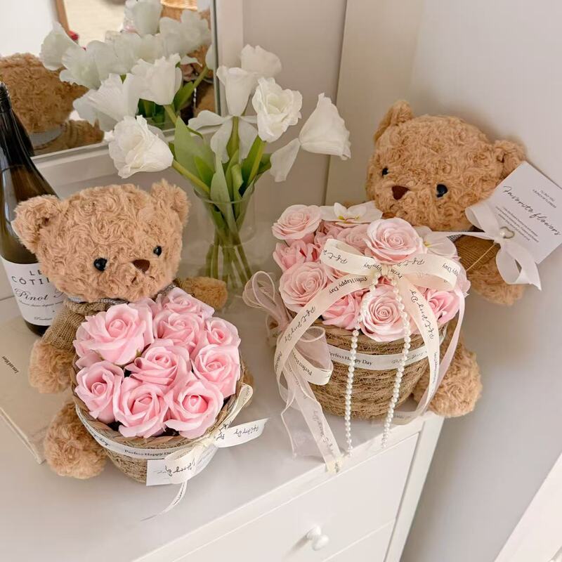 Valentine's Day Bear Hug Bucket Bouquet, High-End Artificial Soap Flowers, Birthday Gift for Best Friend, Girlfriend, Souvenir Gift