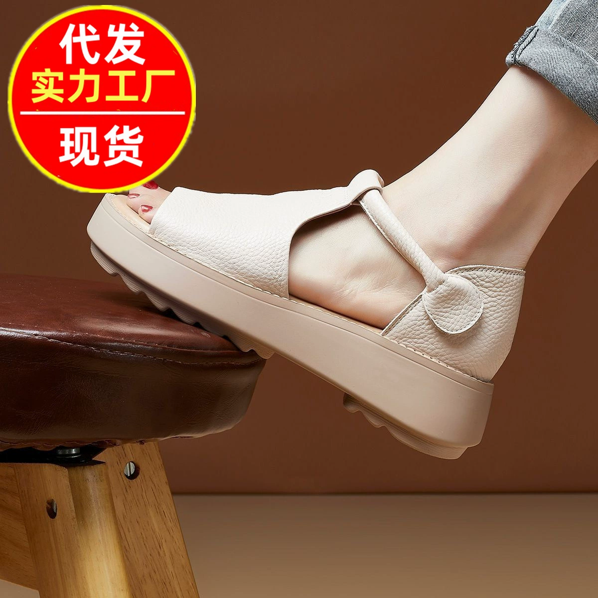 Мягкие кожаные сандалии женский 2025 новый летний плоский липучка повседневные босоножки с мягким подошвением дикая мода