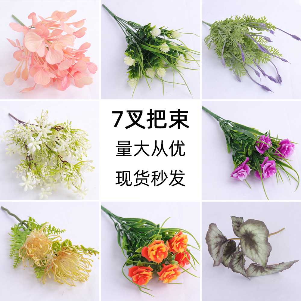 Simulación de plantas verdes flores falsas mano