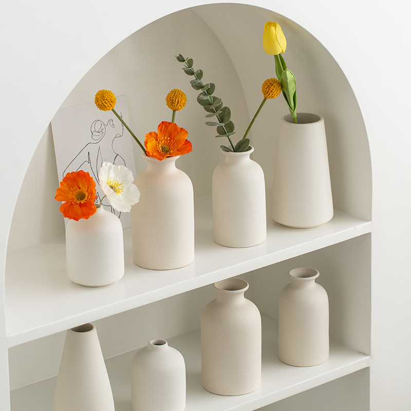 北欧のシンプルなins風の花瓶の陶磁器の置物の卸売りは乾いた花の器の置物を挿して越境します。