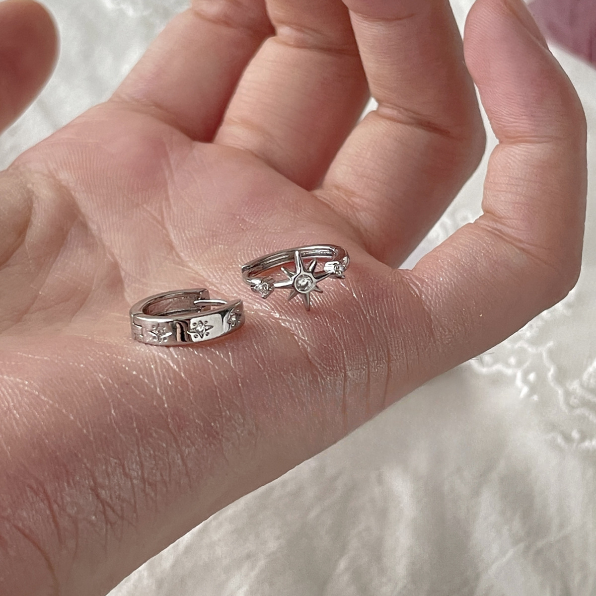 Asymmetrical small design earrings, high-quality style, light luxury style