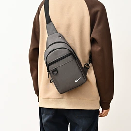 休闲背包;旅行包袋;通用双肩背包