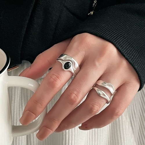 Sweet and Cool Double Black Elliptical Zirconia Ring for Women, Personality Fashion Hip-Hop Creative S925 Silver Open Finger Ring Trend