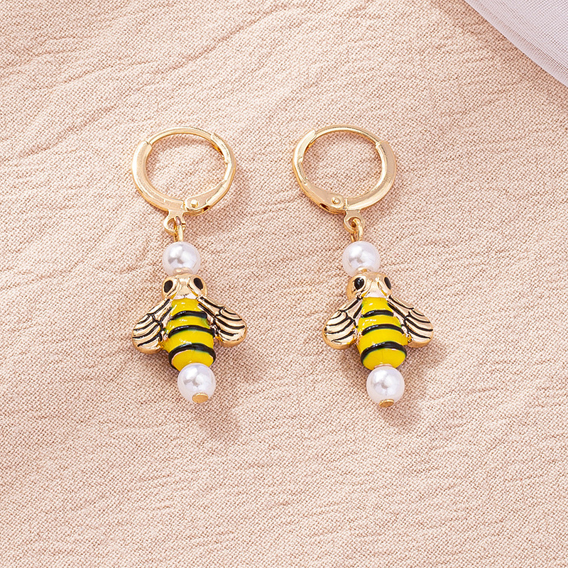 Cartoon Cute Bee Pearl Earrings Personality Creative Insect Stud Earrings Ear Jewelry display picture 4