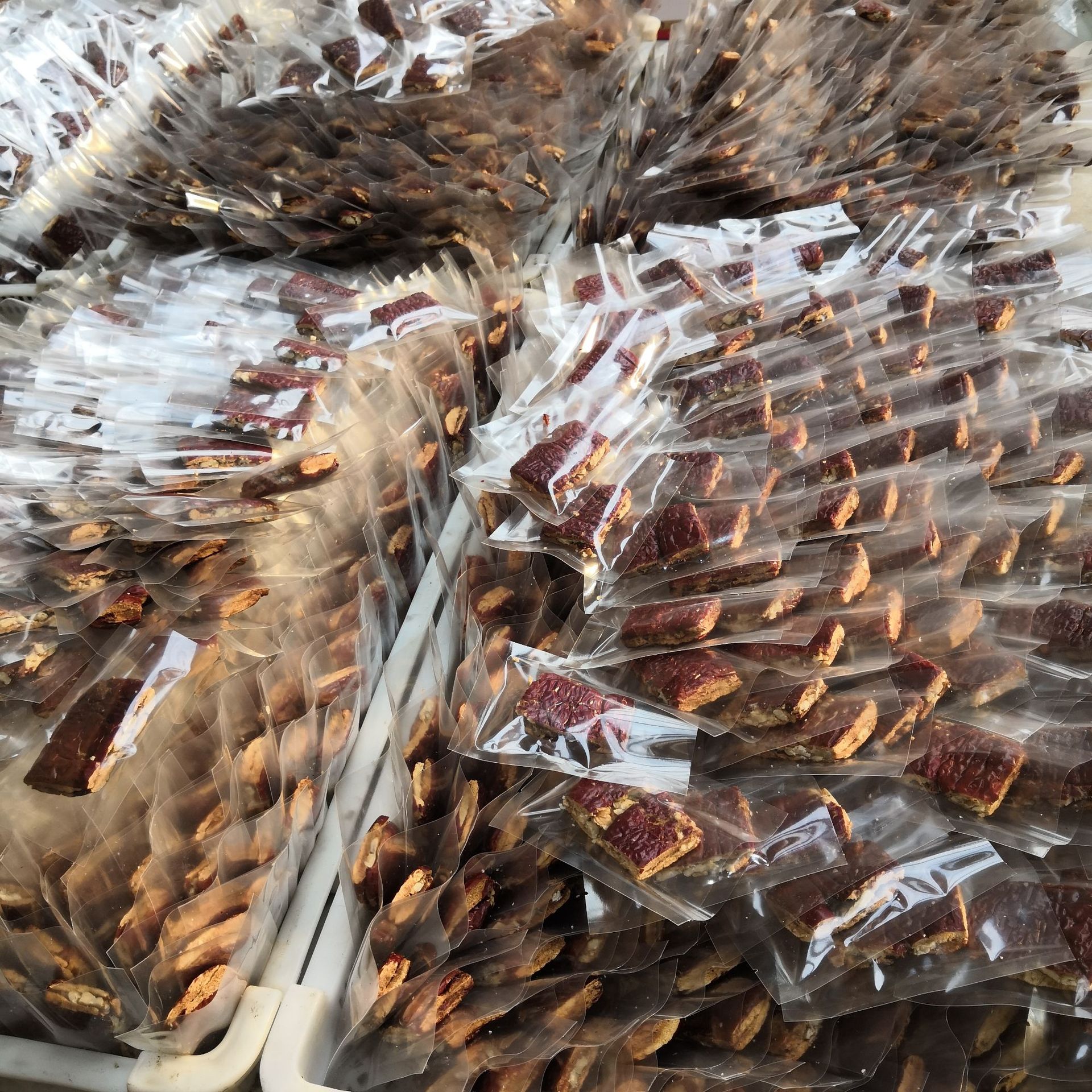 Zao Ren Pai vacuum-packed dates with walnut 250g, date seed cake, snack food, factory wholesale filled dates