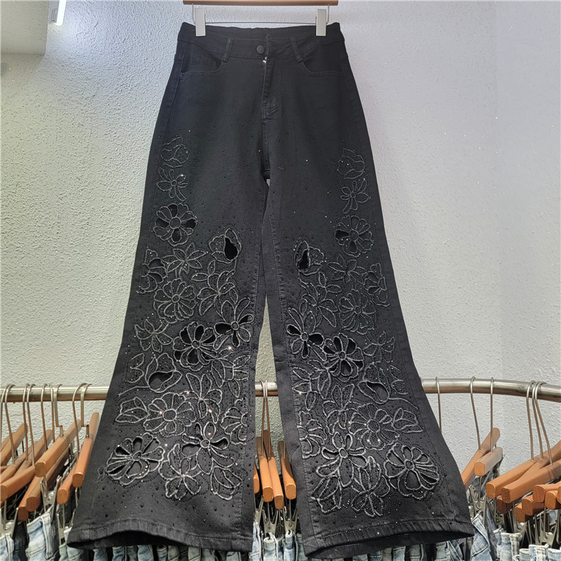 Pantalón de Mezclilla de Tiro Alto y Corte Recto con Bordado y Pedrería image 3