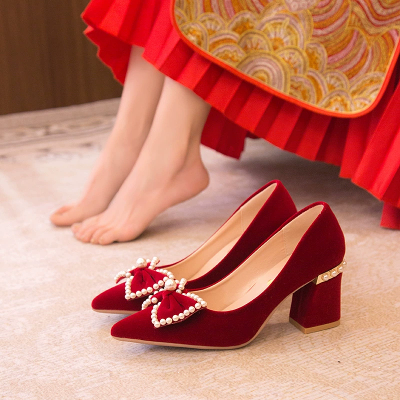 Китайские свадебные туфли Xiuhe женские 2024 новые свадебные туфли с жемчугом на каблуке с бантом не устали ноги красные помолвки