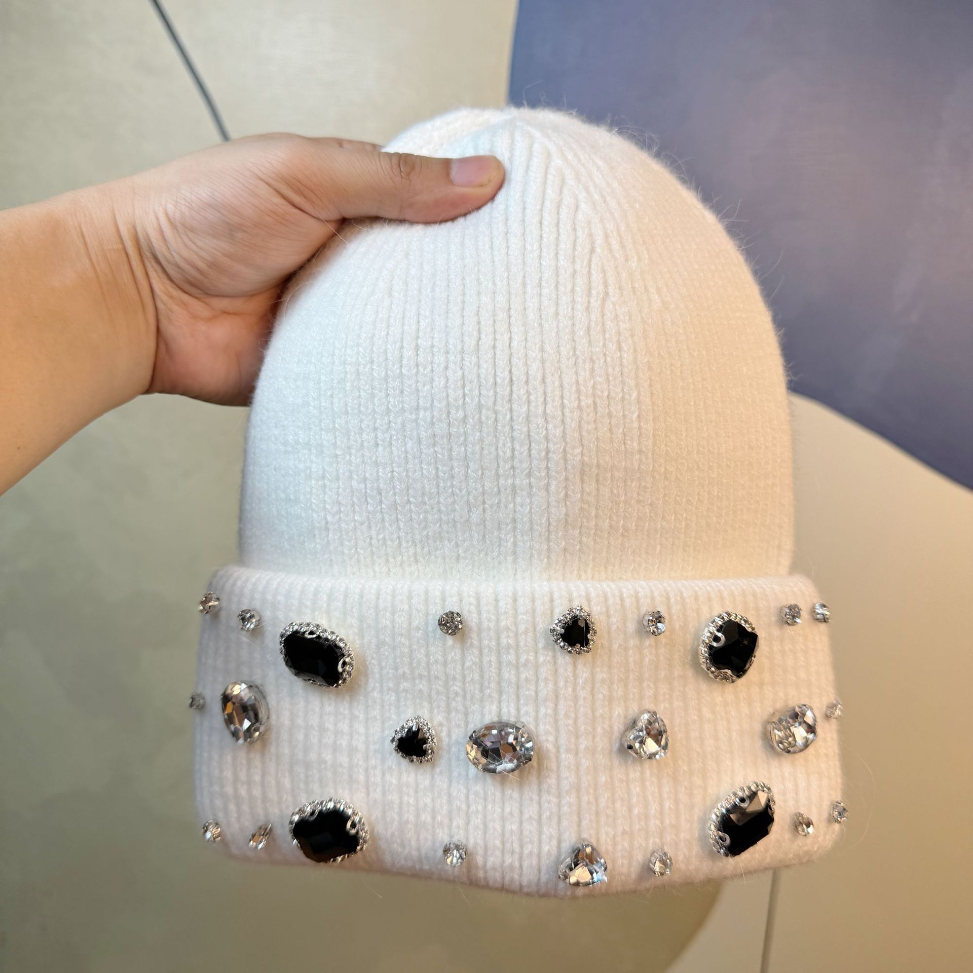Damen Herbst- und Winter-Strickmütze aus Kaninchenhaar Warme Dicke Beanie-Mütze Modische Strass-Verzierte Einfarbige Lässige Strickmütze – Detail 3