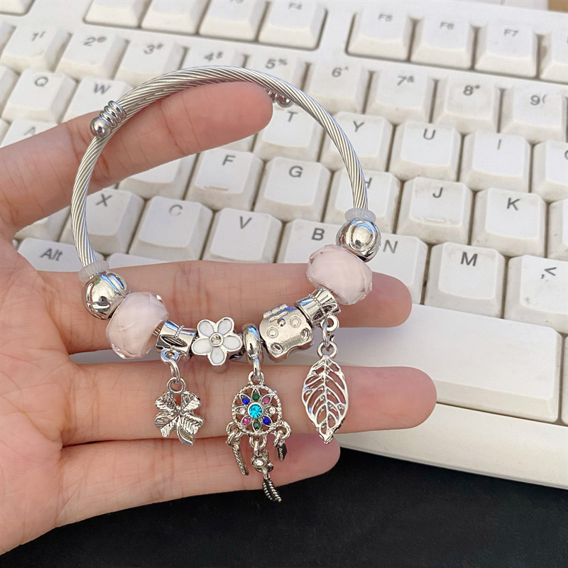 Nicho de la moda versátil pulsera de alto grado de lujo luz diseño personalizado pulsera de Saturno abierto de diamantes incrustado transfronterizo