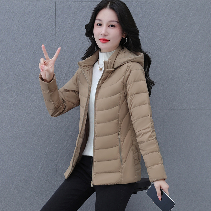 여성을 위한 고급 짧은 다운 재킷, 가볍고 얇은 겨울 2024 새로운 스타일, 가볍고 다재다능한 여성용 후드가 있는 얇은 겨울 재킷