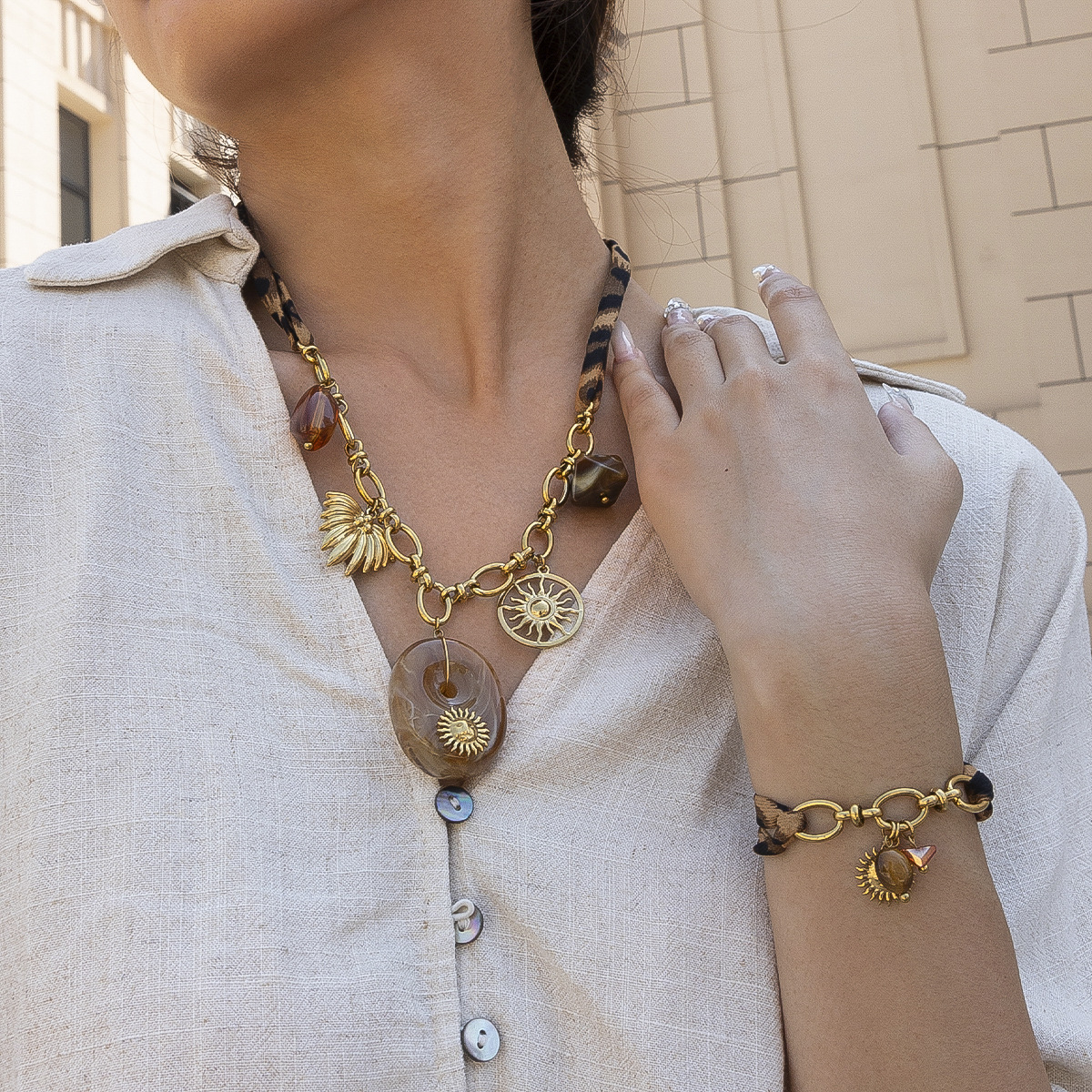 Taina Europa y América acrílico empalme collar de acero inoxidable lujo ligero y amplio estampado leopardo mujer superposición transfronteriza accesorios explosivos