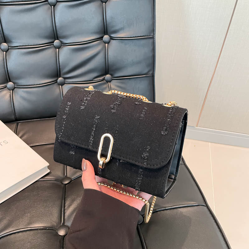 Textura de bolso cuadrado nuevo diseño de agujero de tejido denim de diseño de moda de este año chaîne de mujer mochila