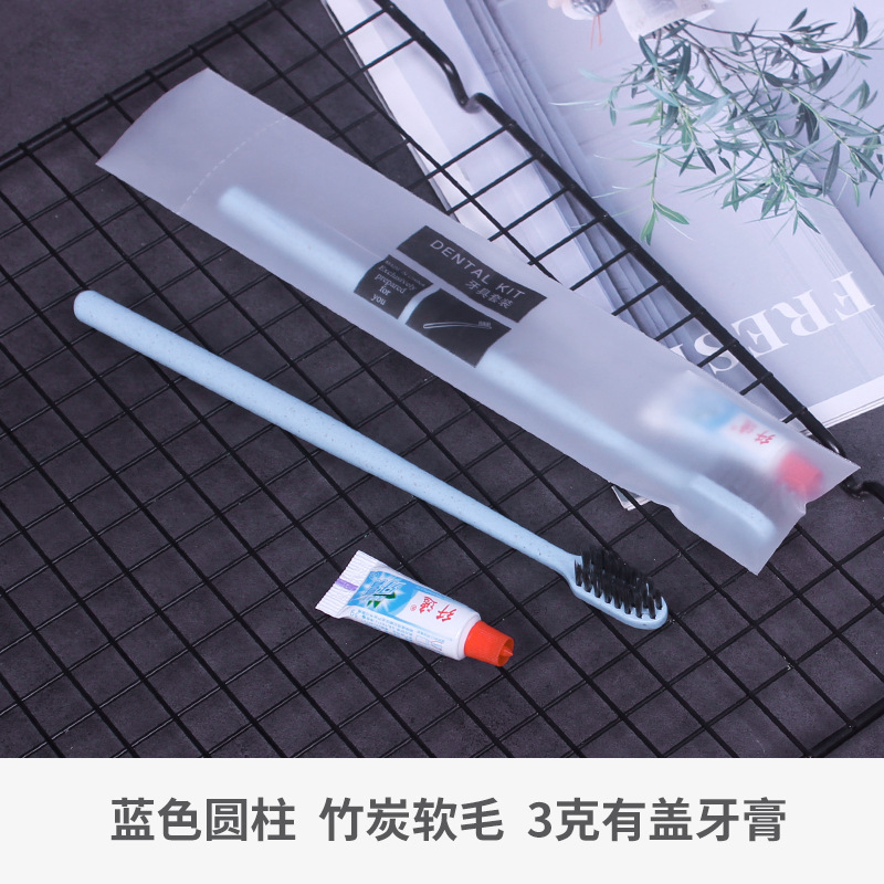 파란색 원통형 빨대 + 덮은 치약