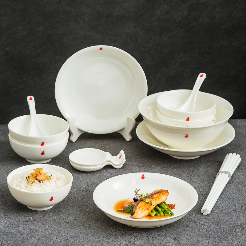 Dehua White Porcelain with Jade-Like Texture, Traditional Craftsmanship, High-Temperature Firing, Smooth Glaze, Suitable for Home Use, Gift-Giving, and as a Set of Red Bowls and Plates for Good Fortune