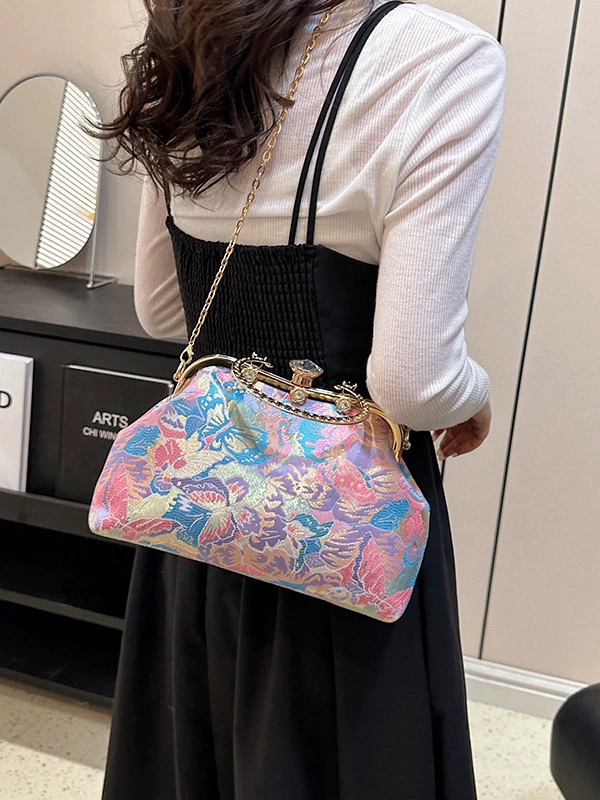 Sophisticated chain, winter one-shoulder bag