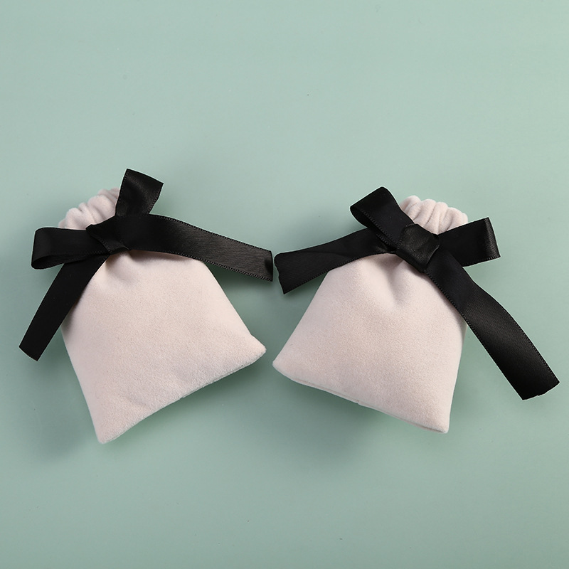 Simple Style Classic Style Bow Knot Flannel Jewelry Packaging Bags display picture 7