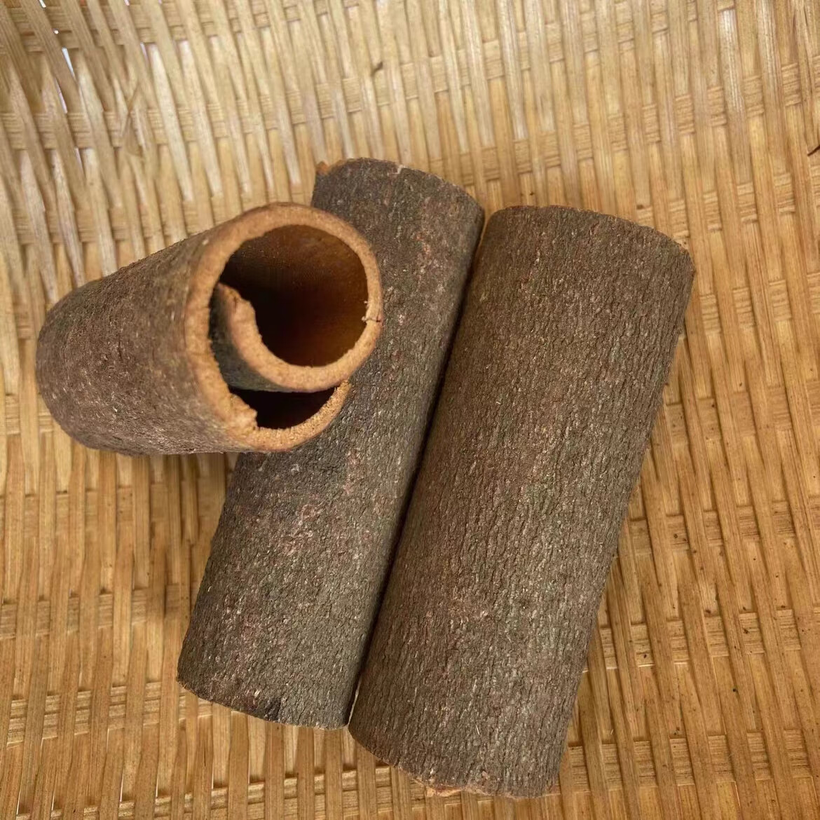 Dried Cassia Bark 500g Gui Pi Chinese Cinnamon Spice for Braising Stews and Herbal Cooking in use