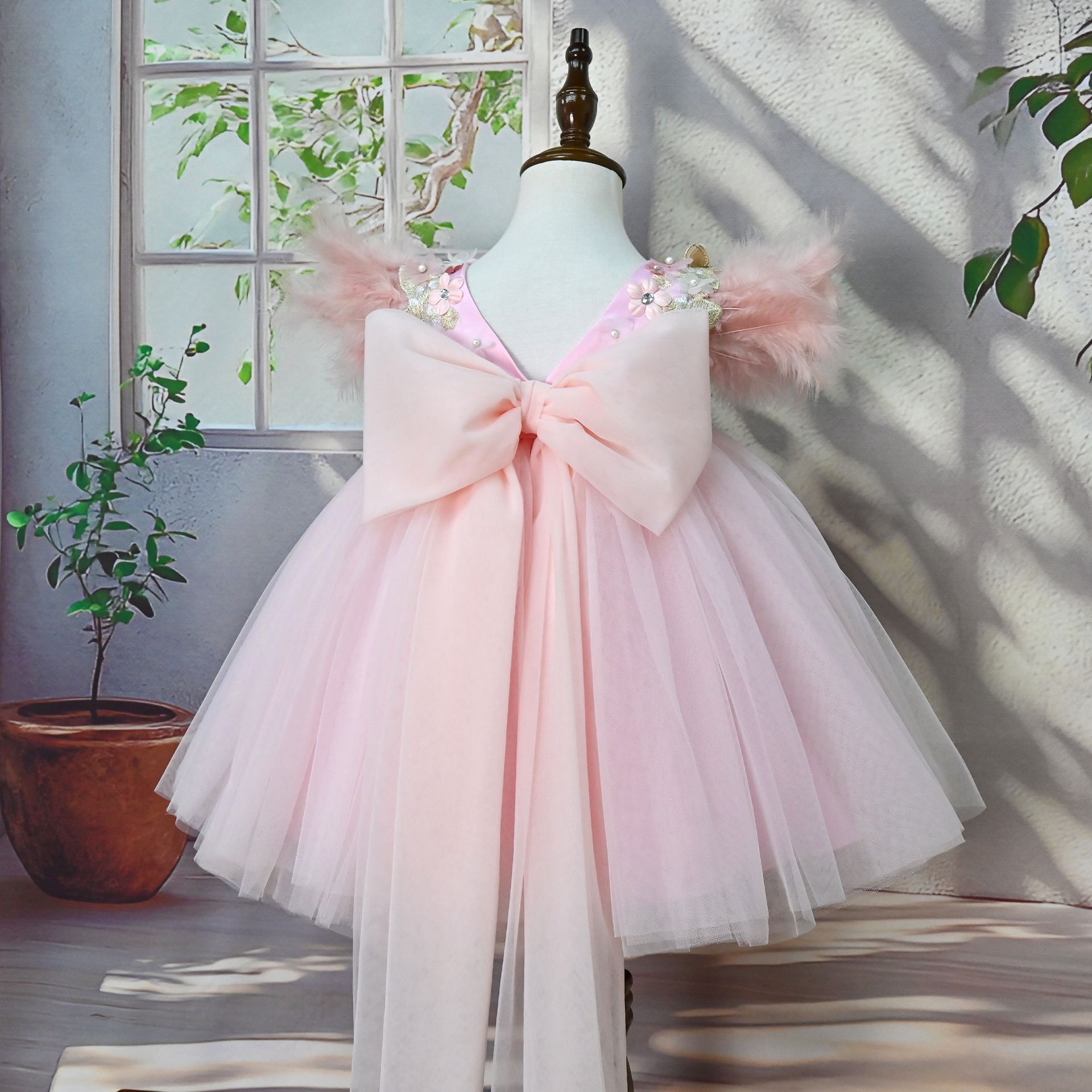 Robe de princesse en tulle à plumes et appliqués pour fille_voghion.com