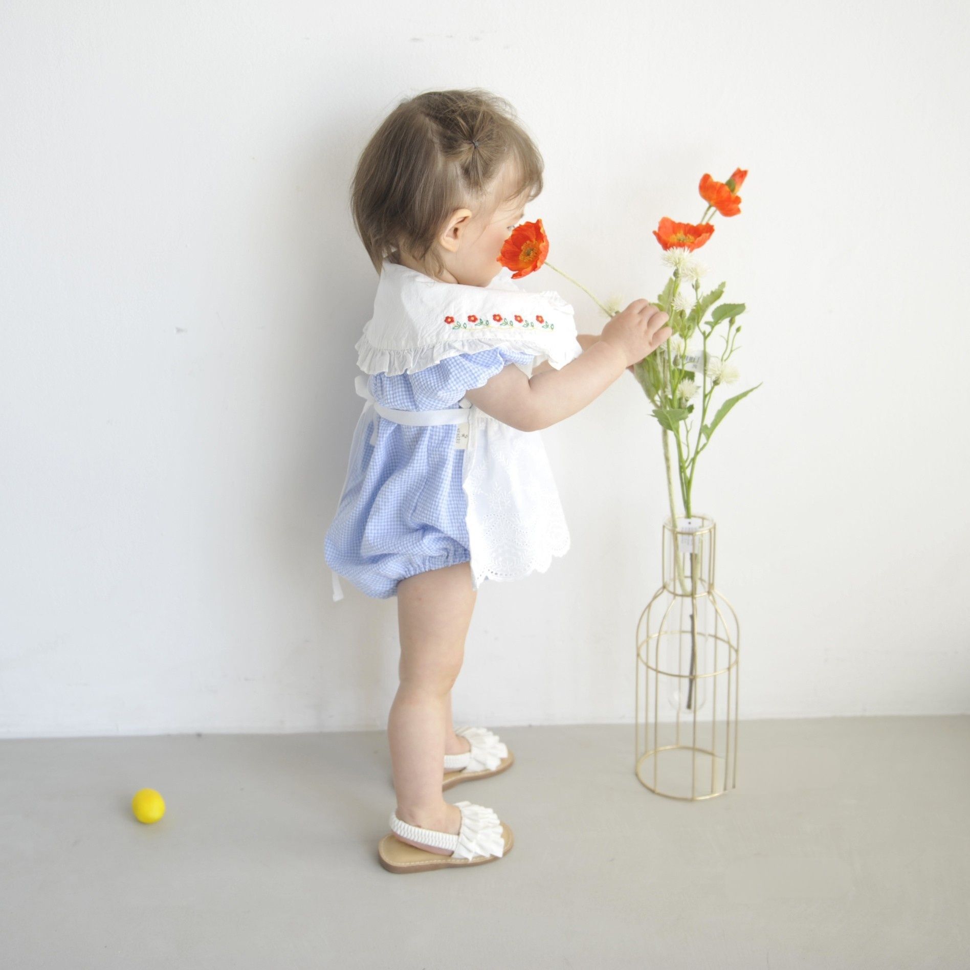 Estilo coreano niñas bebé solapa mameluco ins verano recién nacido Plaid bordado mono suelta triángulo mameluco